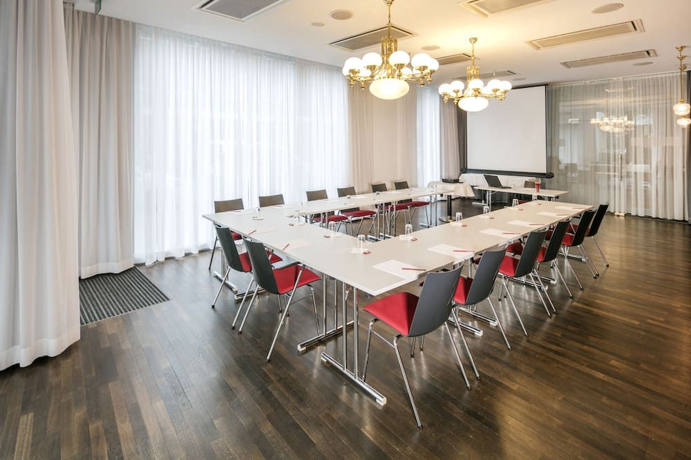 غرفة الاجتماعات