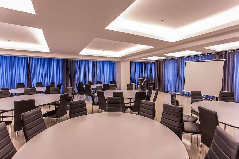 غرفة الاجتماعات