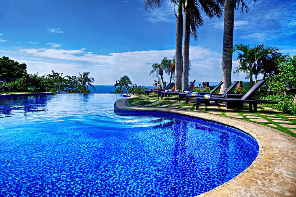 حوض السباحة صورة