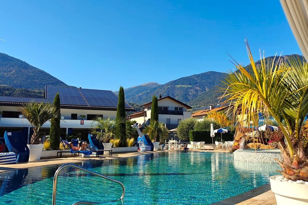 حوض السباحة صورة