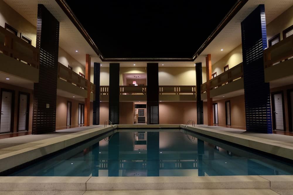 حوض السباحة صورة