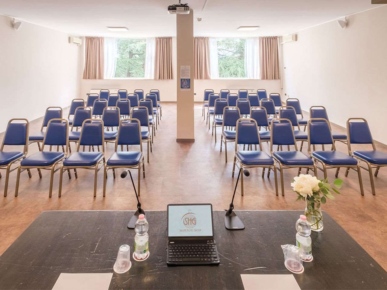 غرفة الاجتماعات