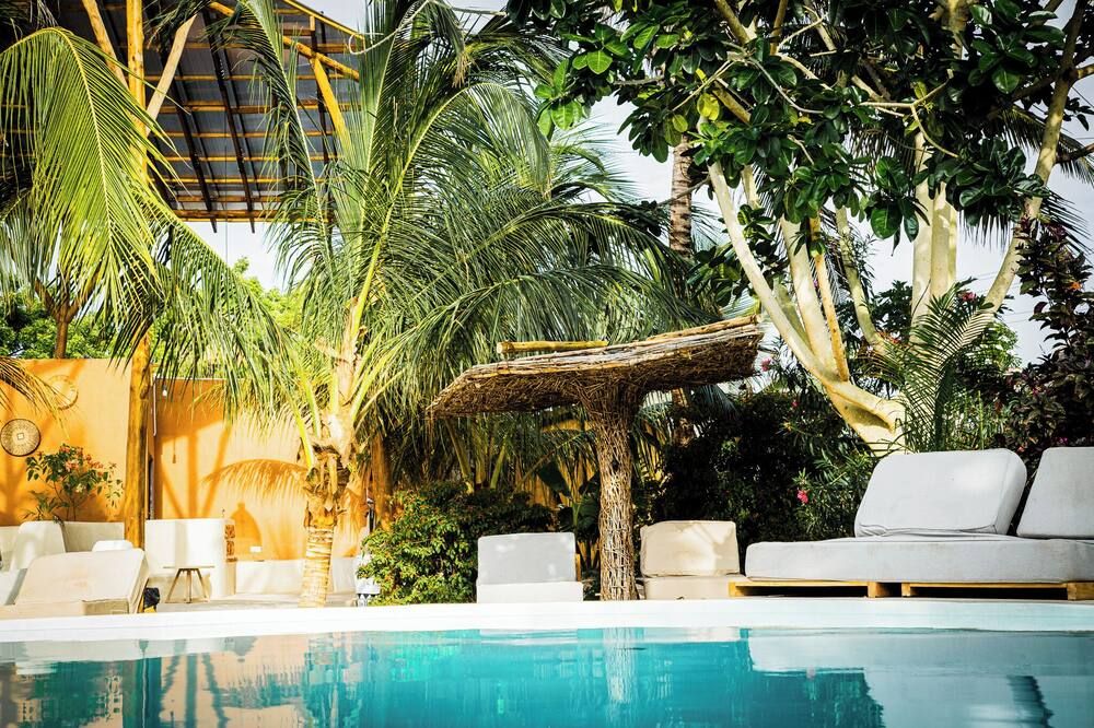 حوض السباحة صورة