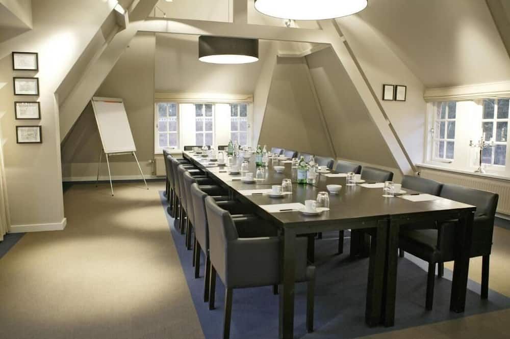 غرفة الاجتماعات