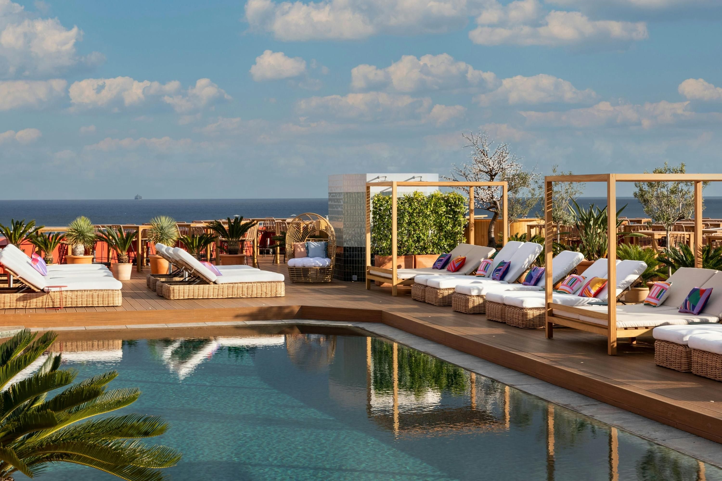 حوض السباحة صورة