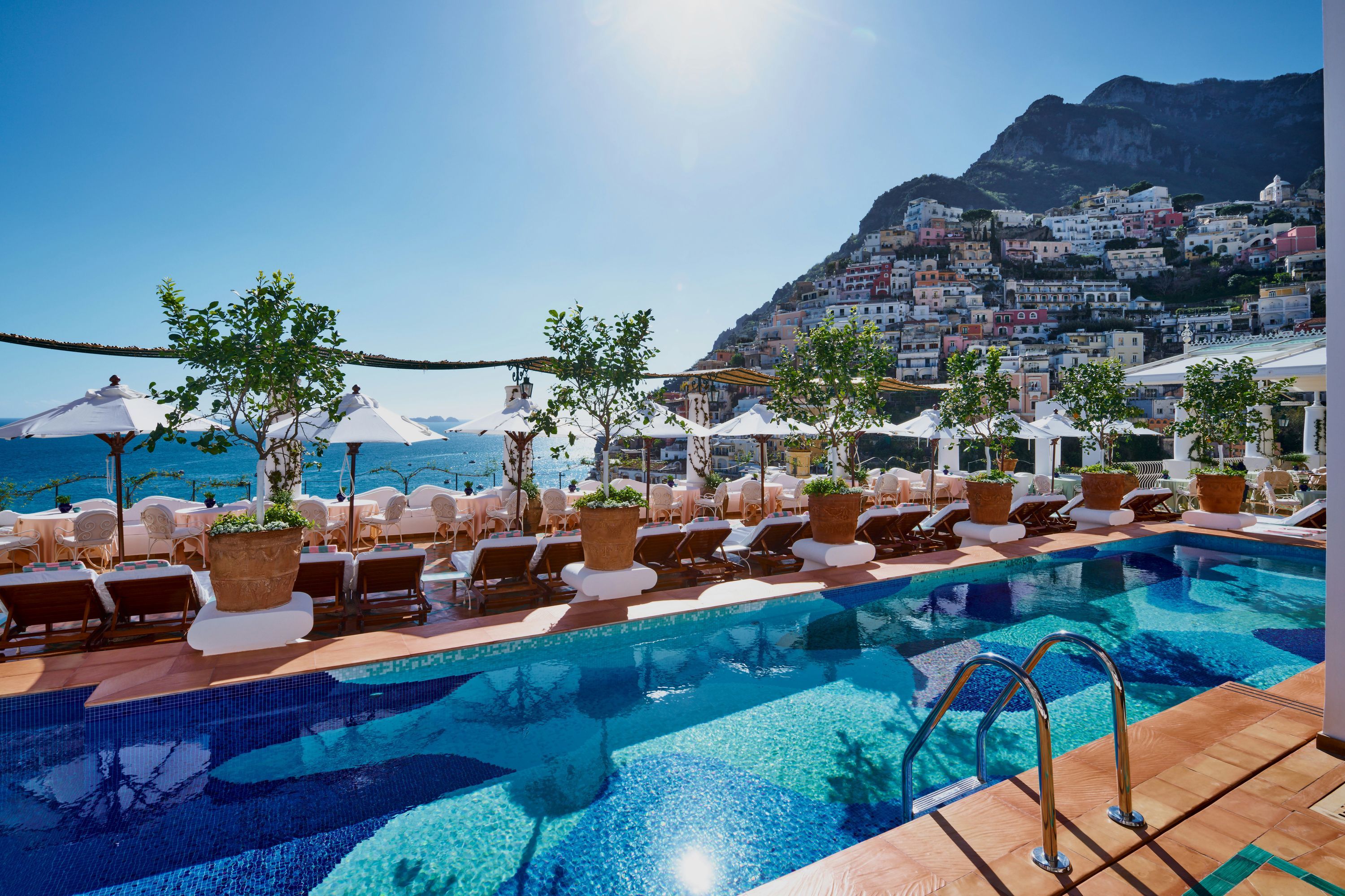 حوض السباحة