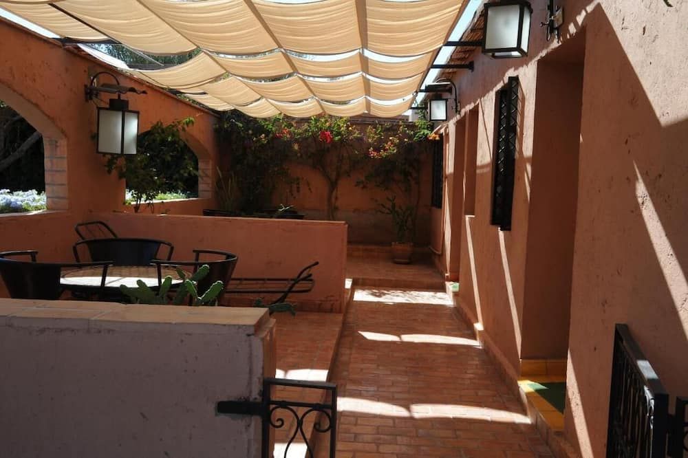 شرفة مرصوفة