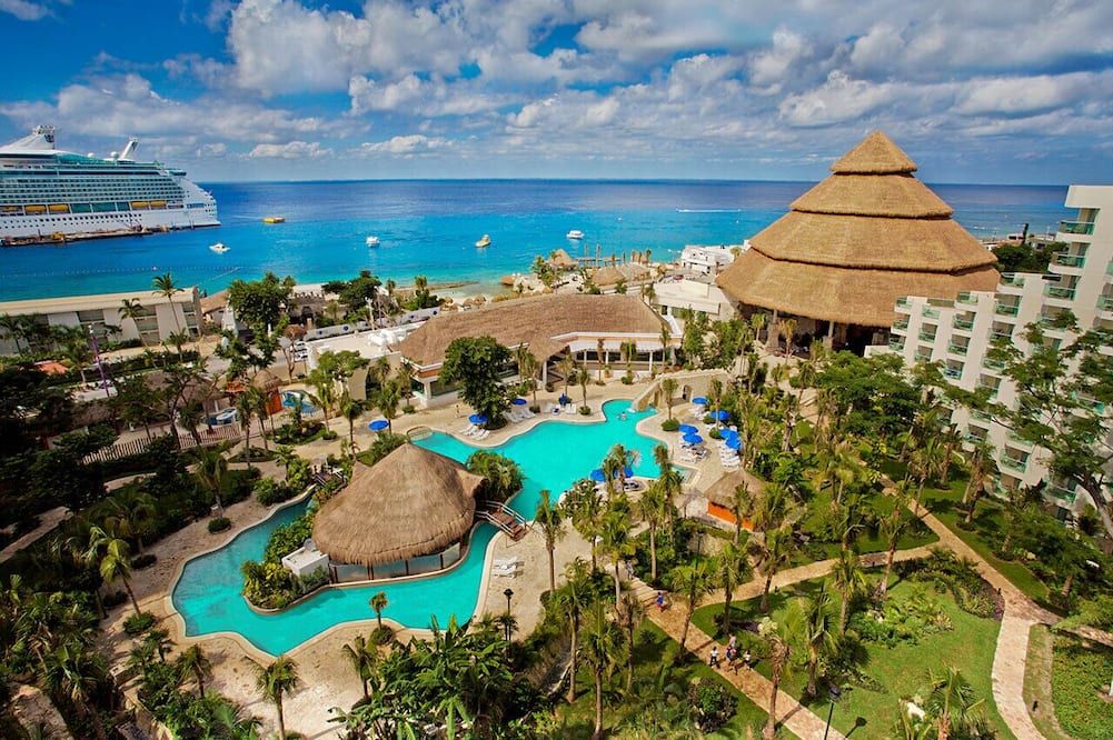 حوض السباحة