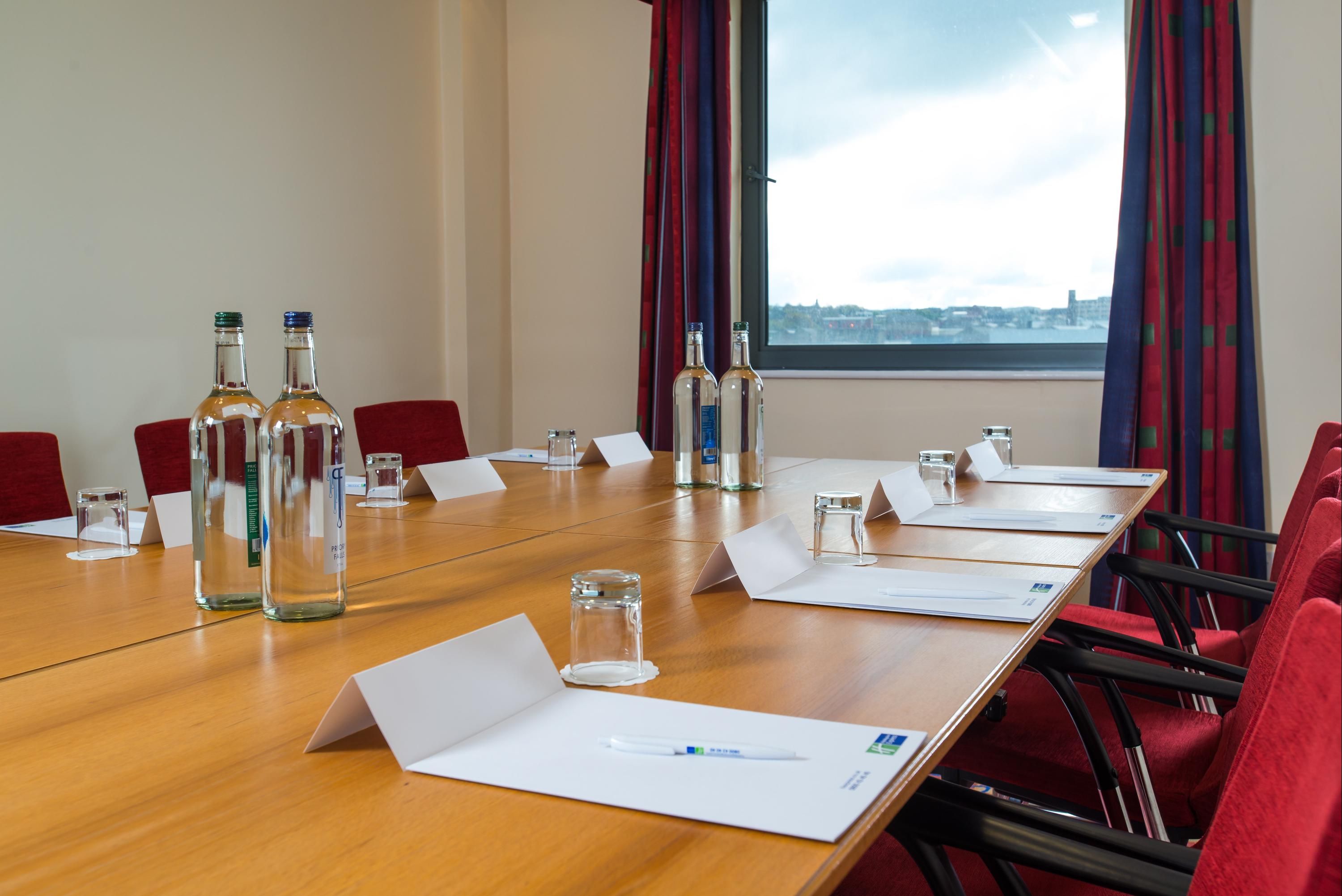 غرفة الاجتماعات