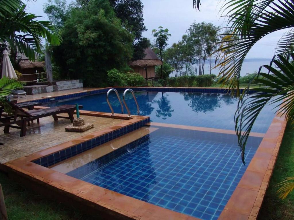 حوض السباحة صورة