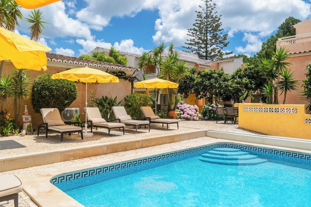 حوض السباحة صورة