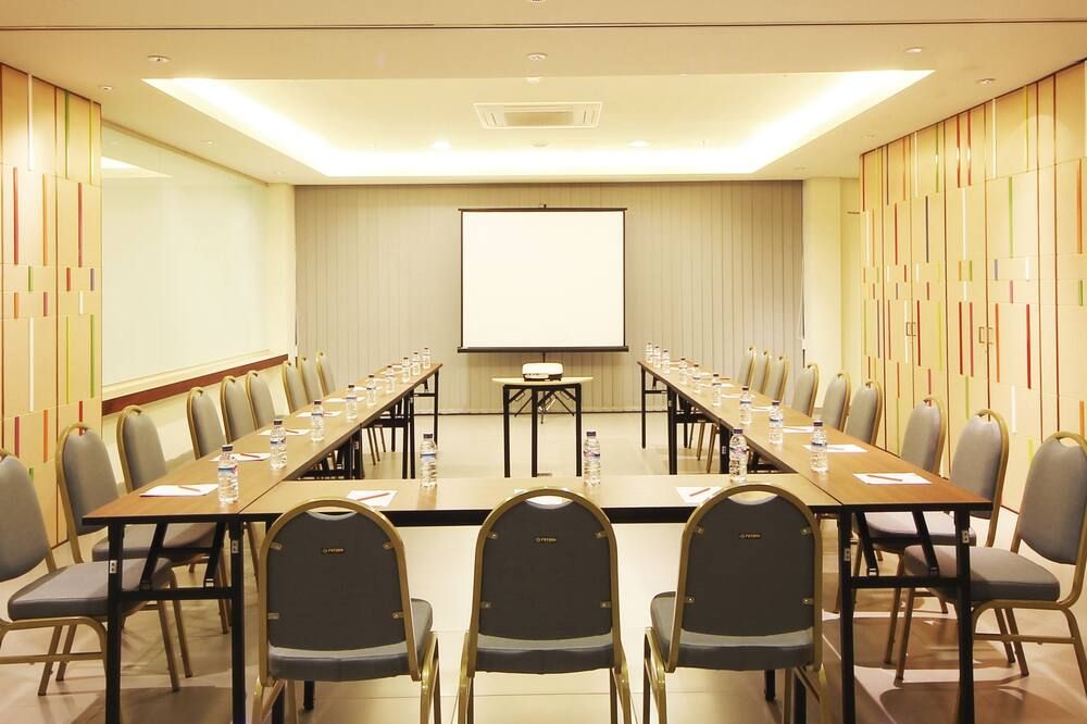 غرفة الاجتماعات