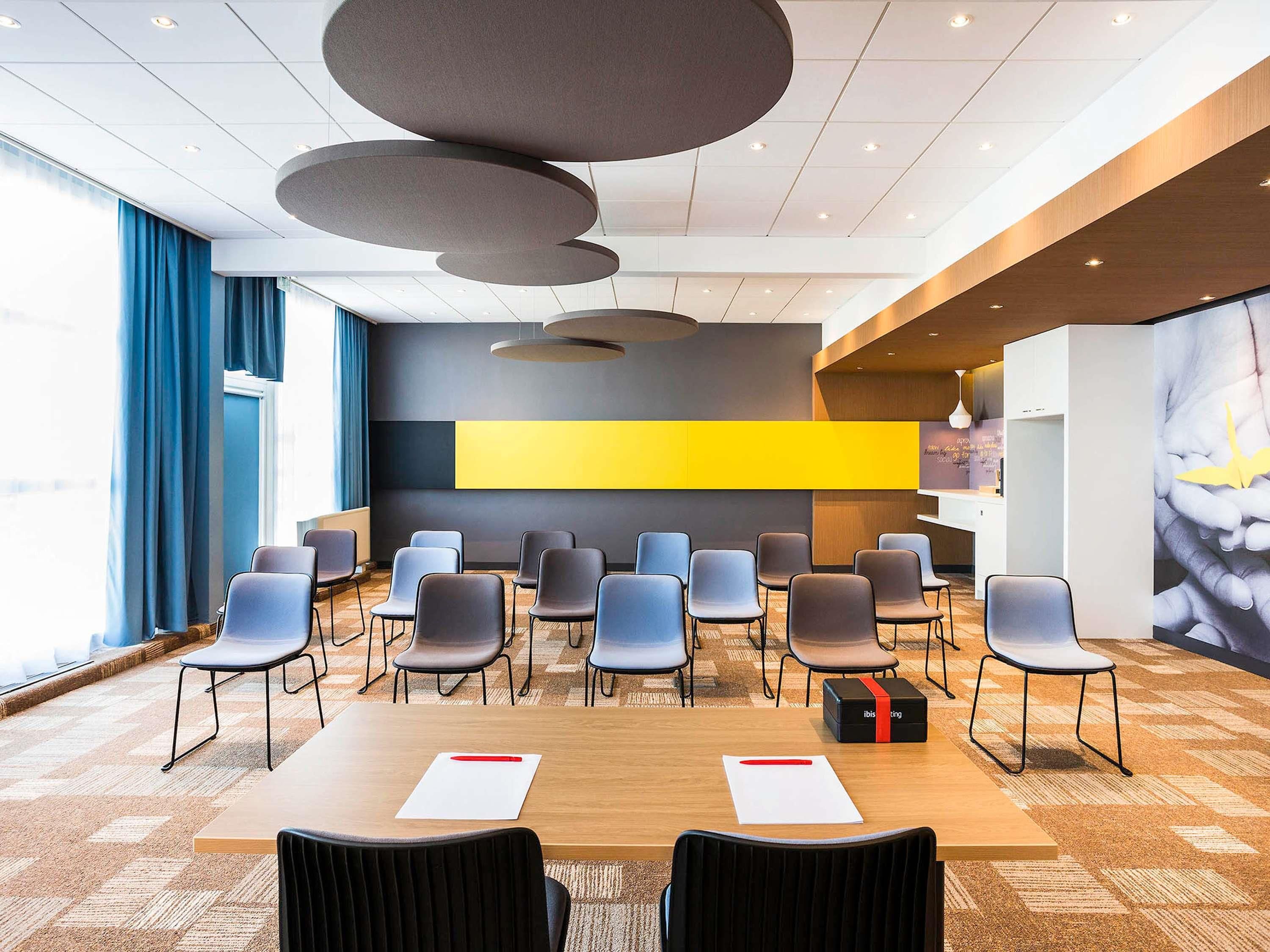 غرفة الاجتماعات