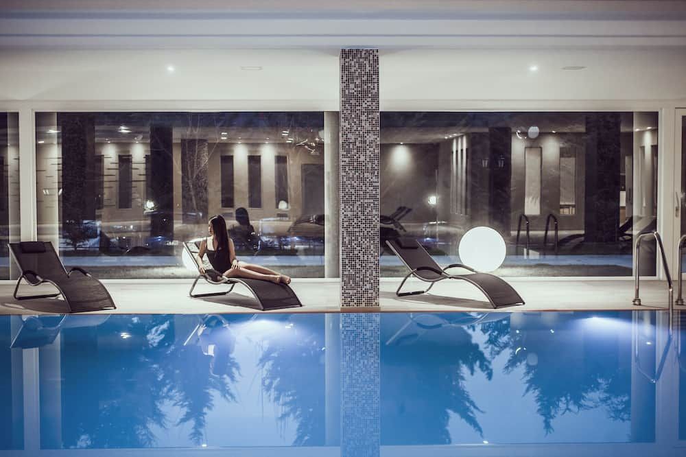 حوض السباحة