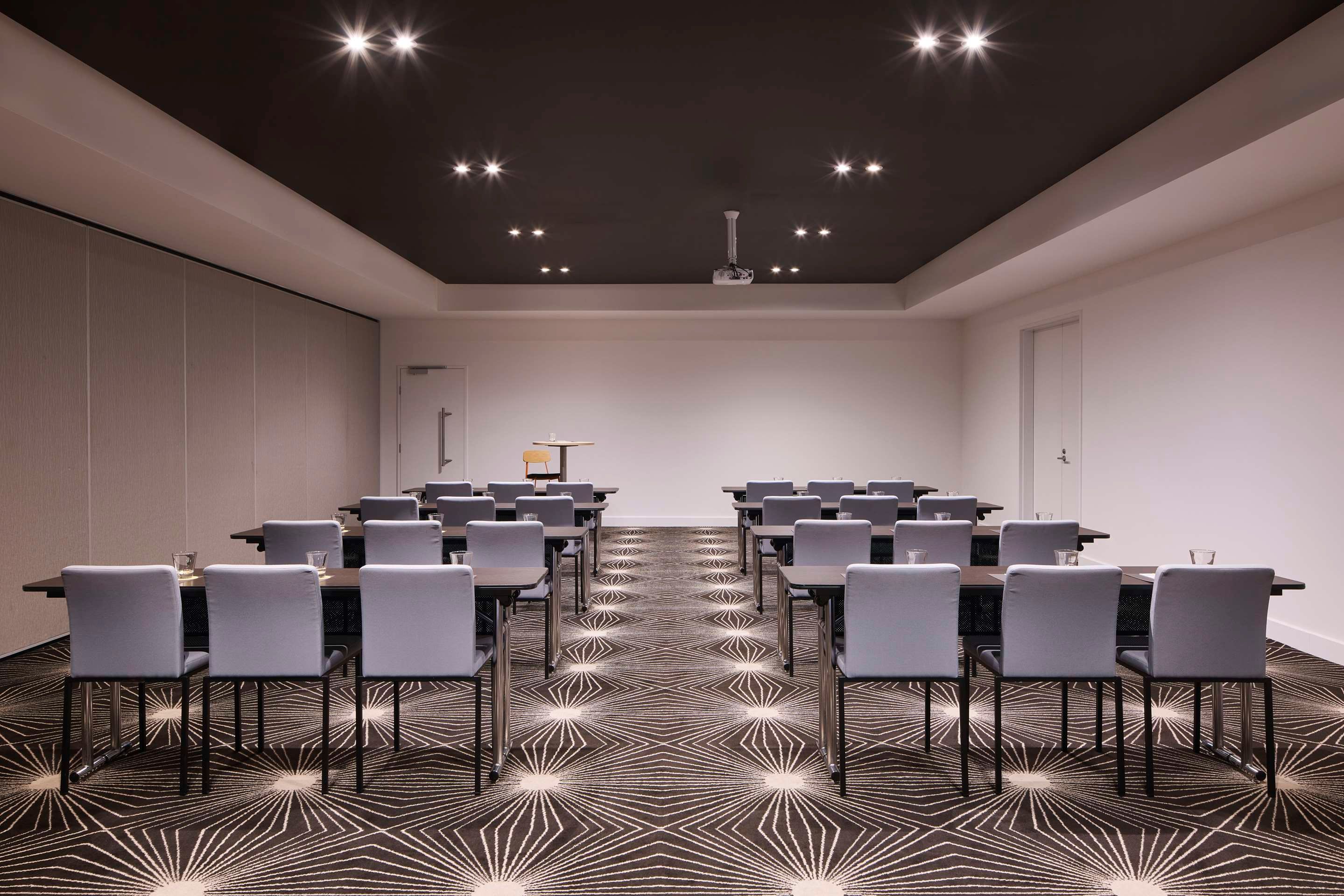 غرفة الاجتماعات