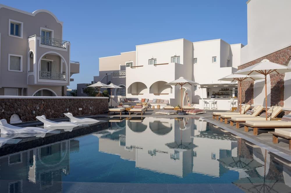 حوض السباحة