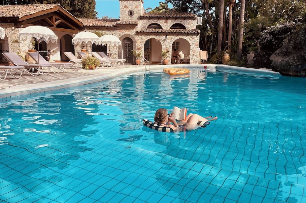 حوض السباحة صورة