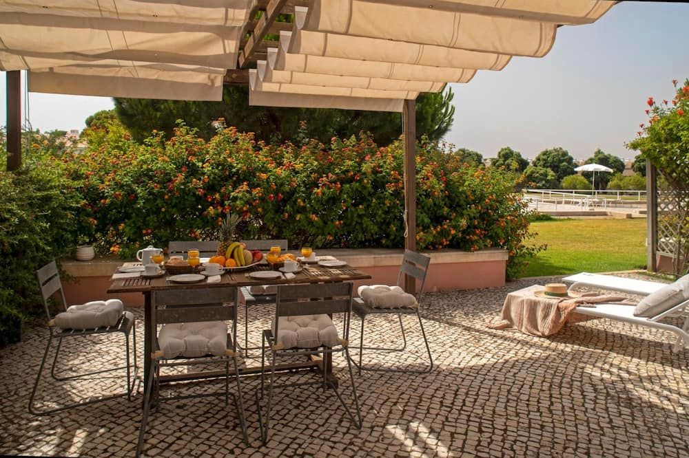 شرفة مرصوفة