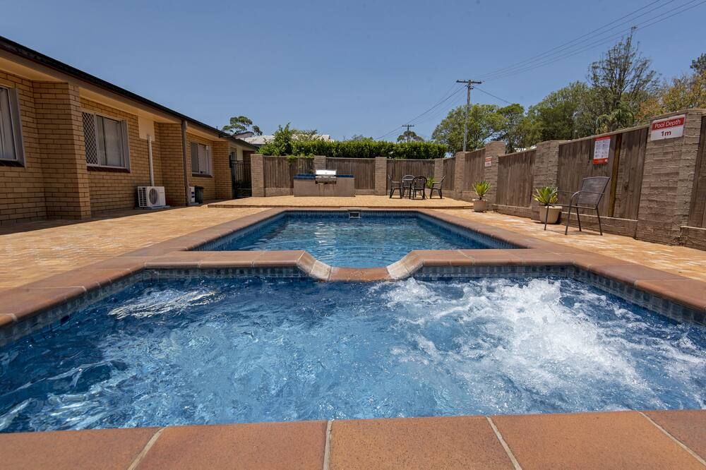 حوض السباحة