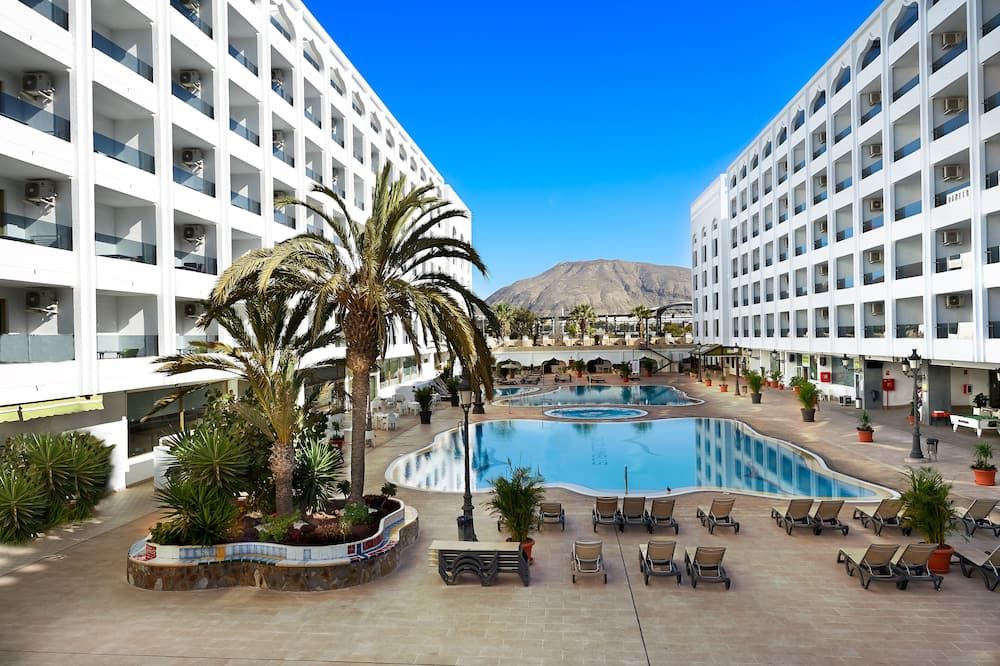 حوض السباحة صورة