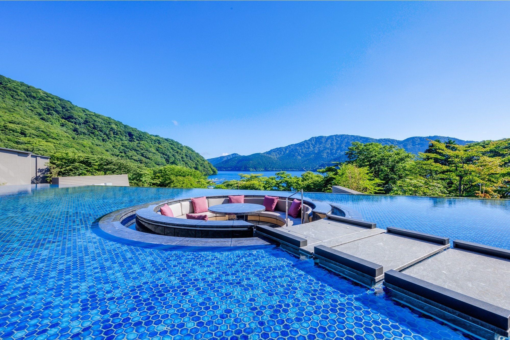 حوض السباحة صورة