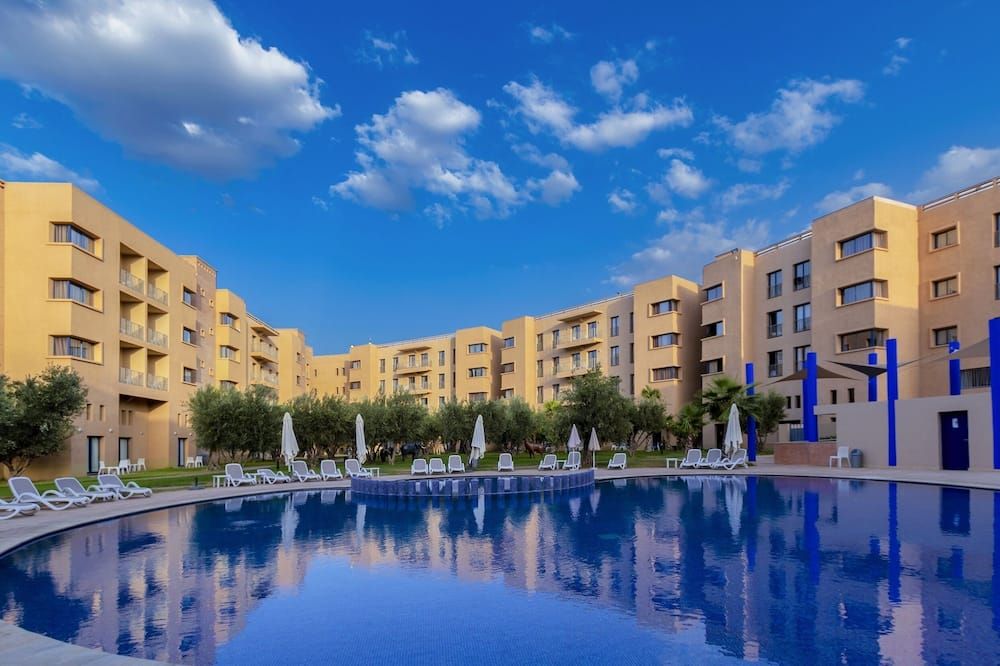 حوض السباحة صورة