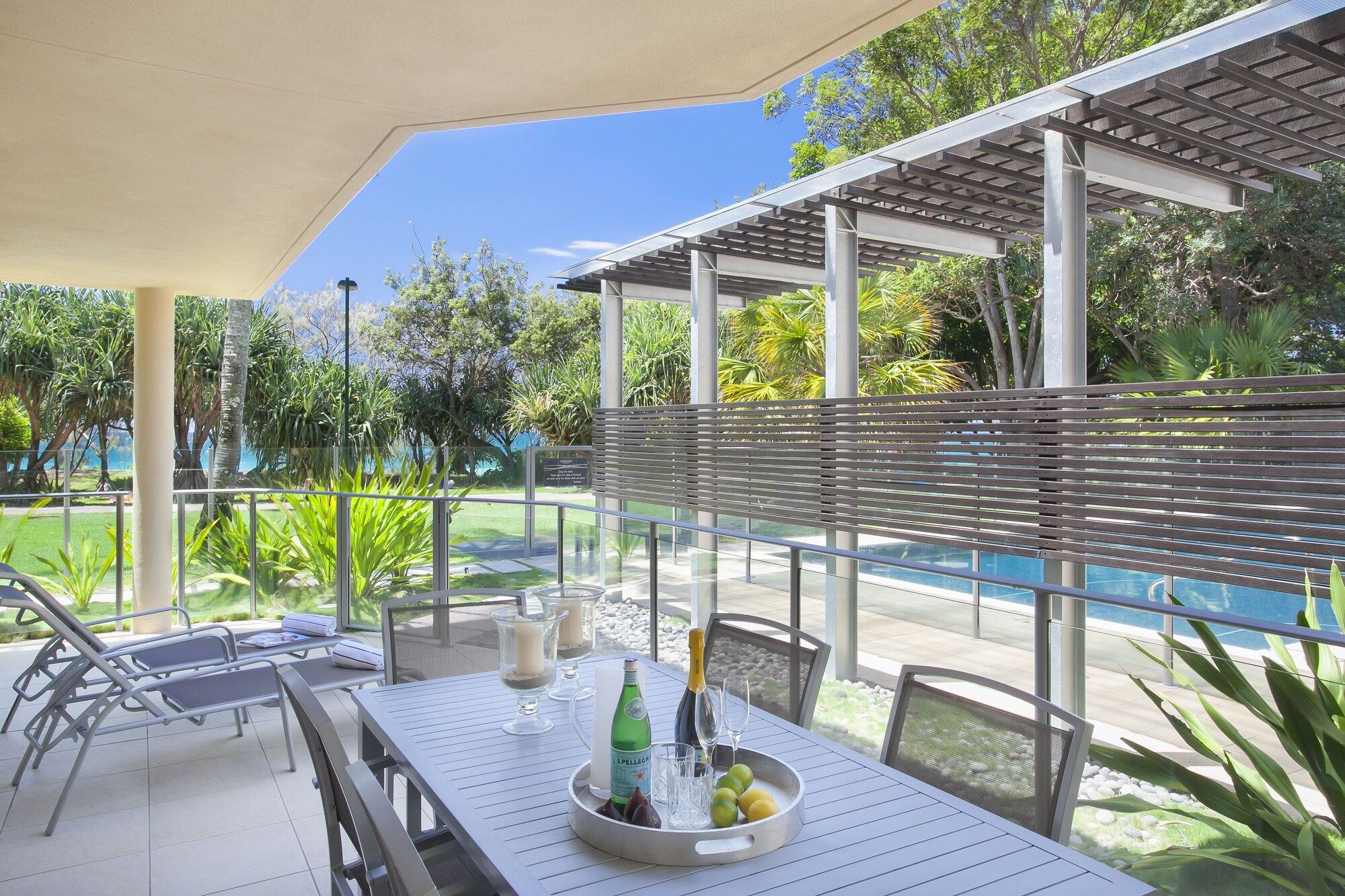 شرفة مرصوفة صورة