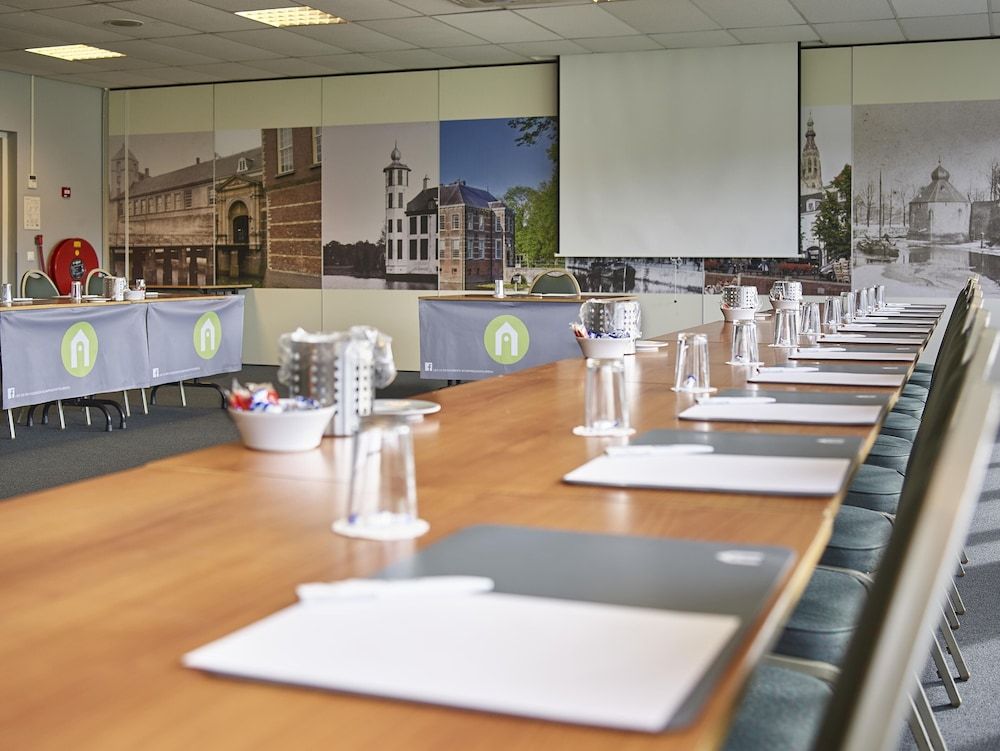 غرفة الاجتماعات