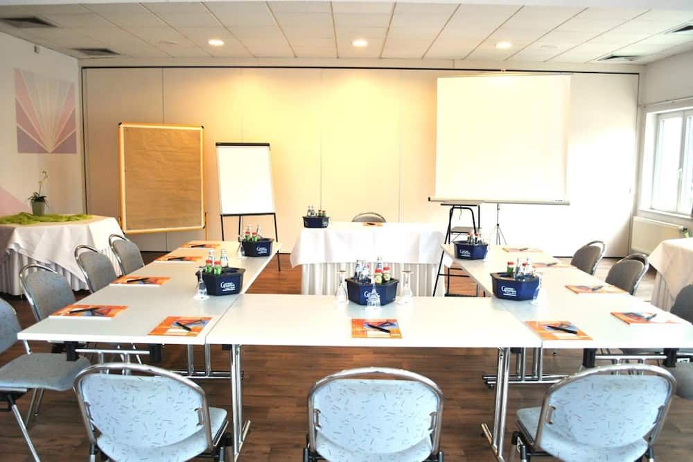 غرفة الاجتماعات