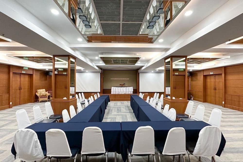 غرفة الاجتماعات