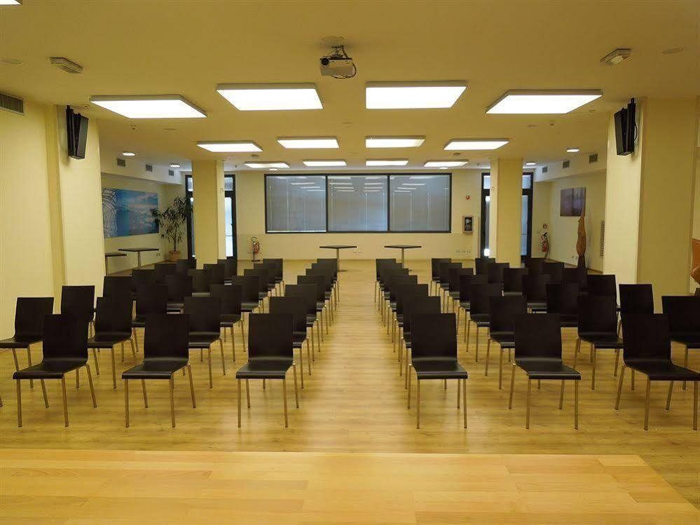 غرفة الاجتماعات