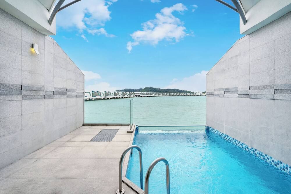 حوض السباحة صورة