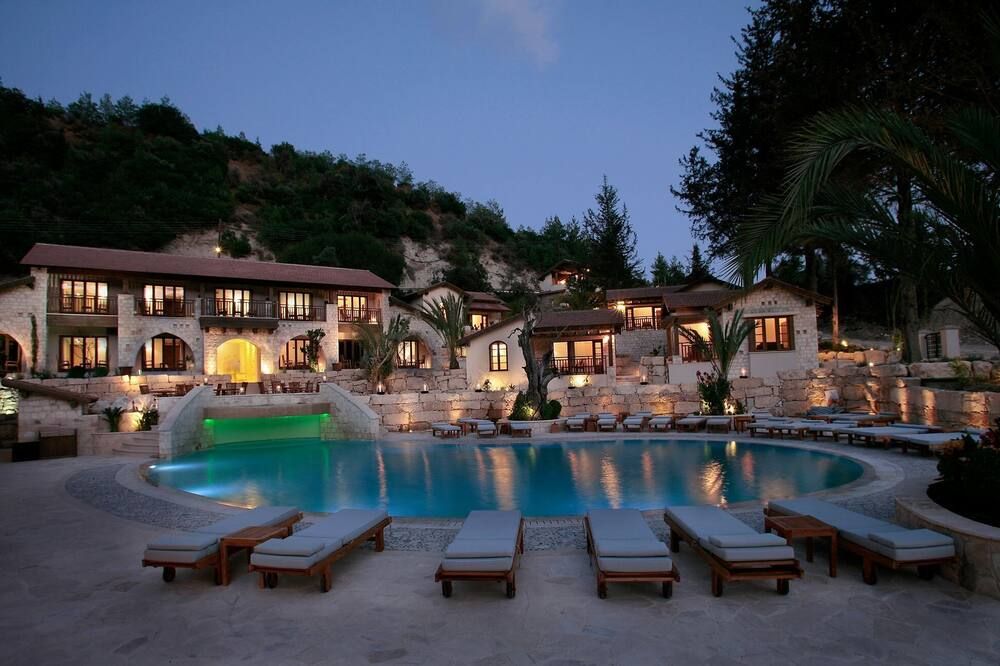 حوض السباحة صورة