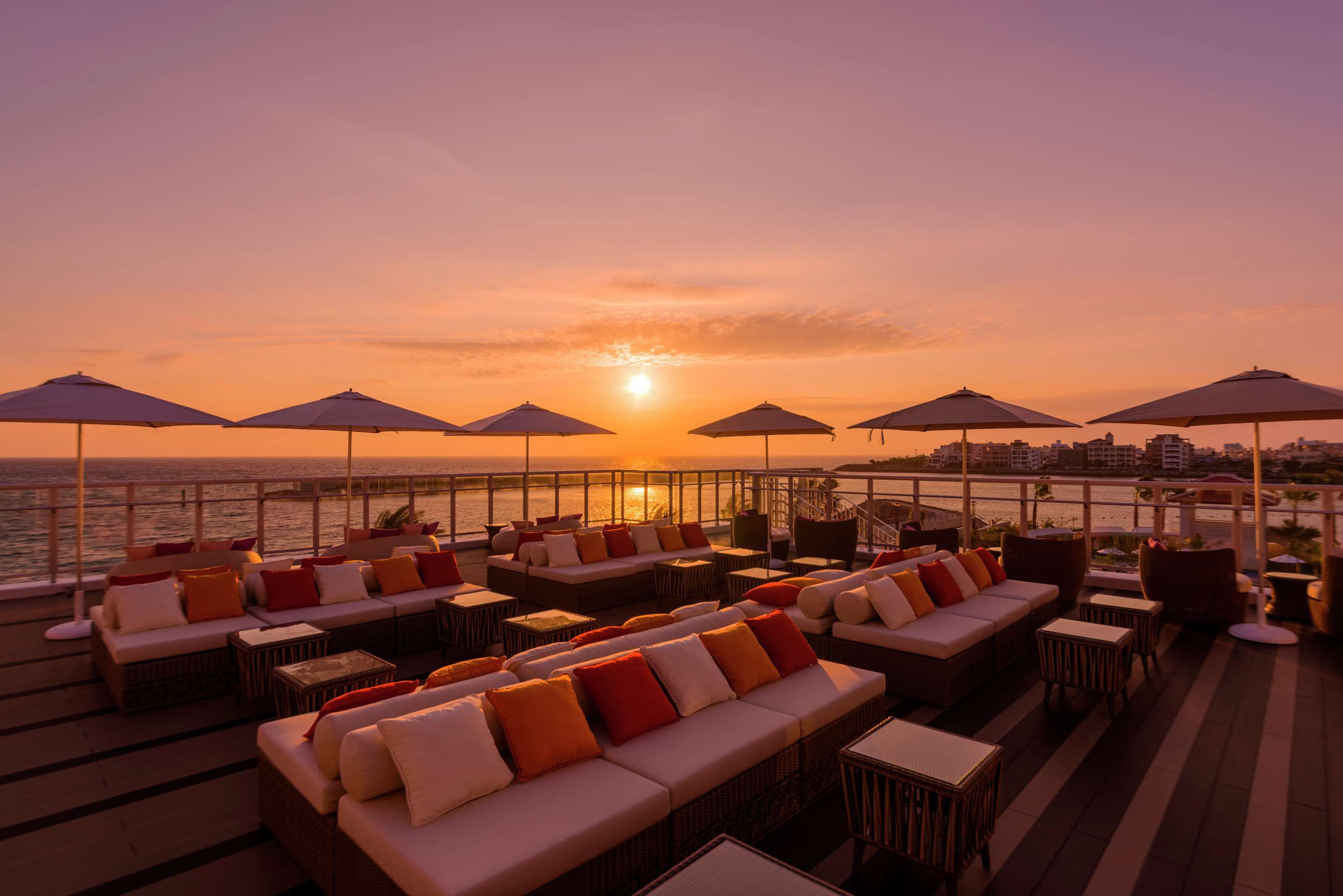 حوض السباحة