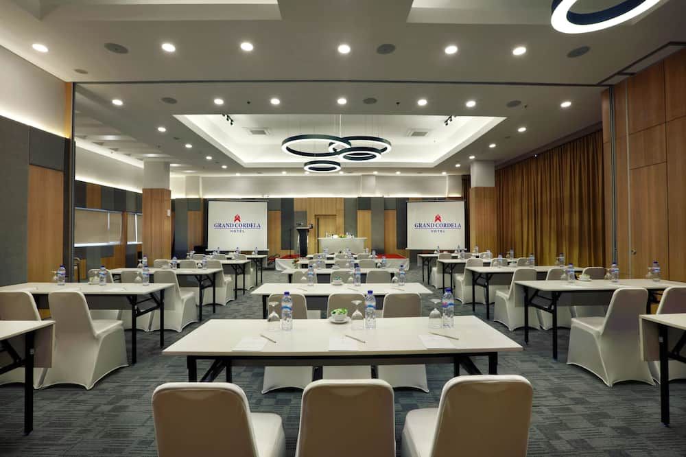 غرفة الاجتماعات