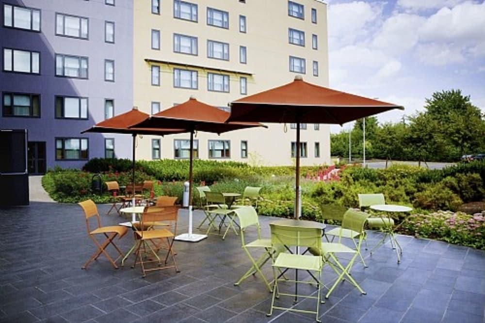 شرفة مرصوفة