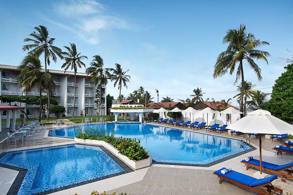 حوض السباحة صورة