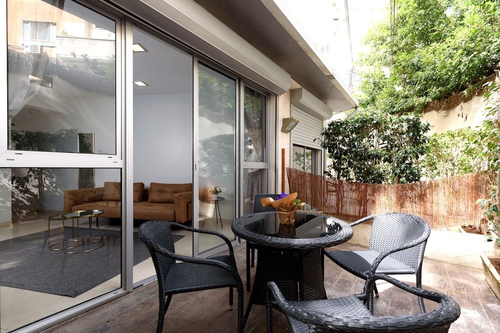 شرفة مرصوفة صورة