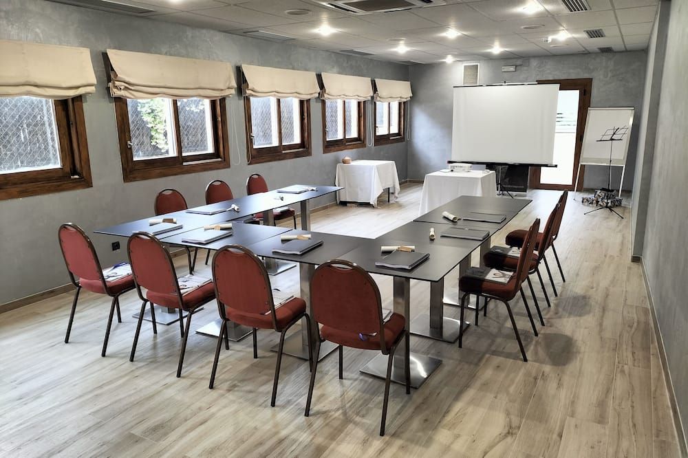 غرفة الاجتماعات