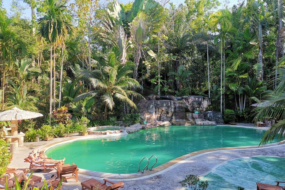 حوض السباحة صورة