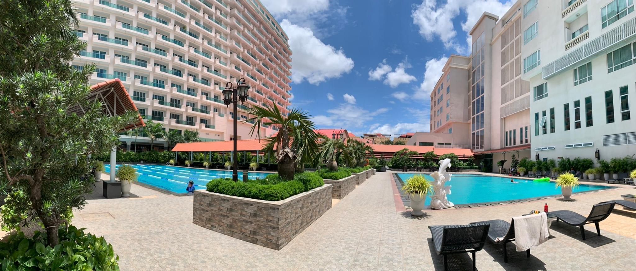 حوض السباحة