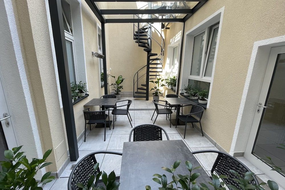 شرفة مرصوفة