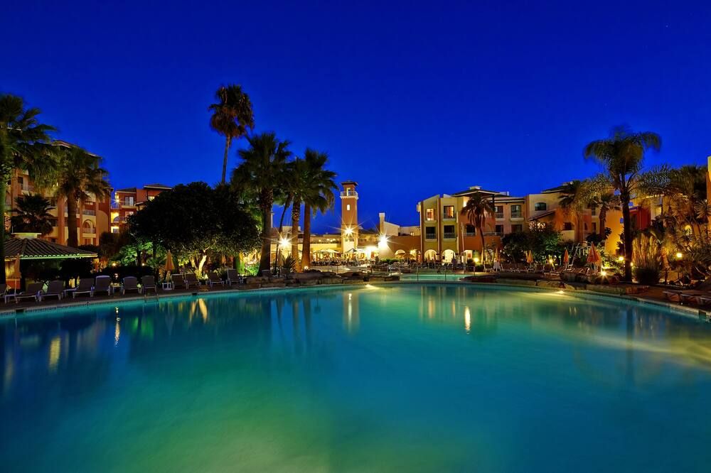 حوض السباحة صورة