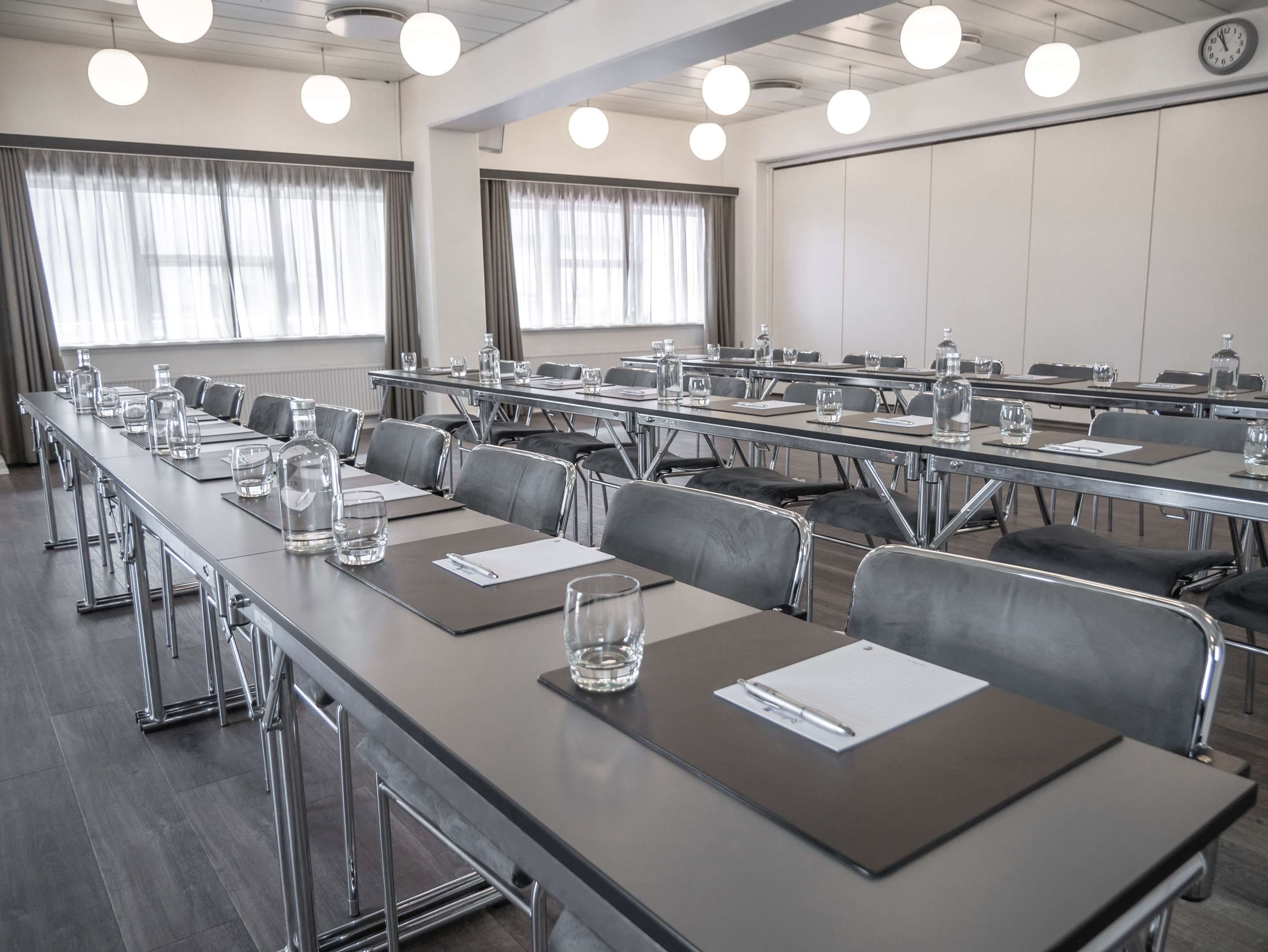 غرفة الاجتماعات