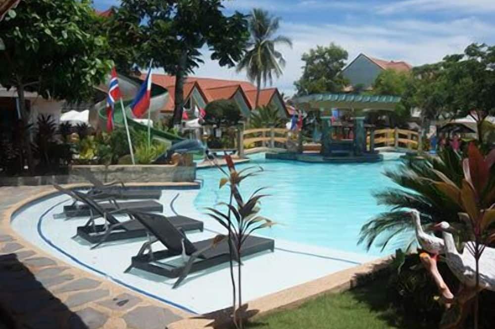 حوض السباحة