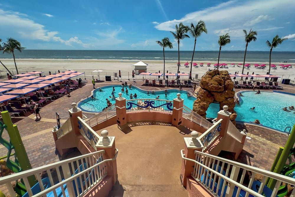 حوض السباحة