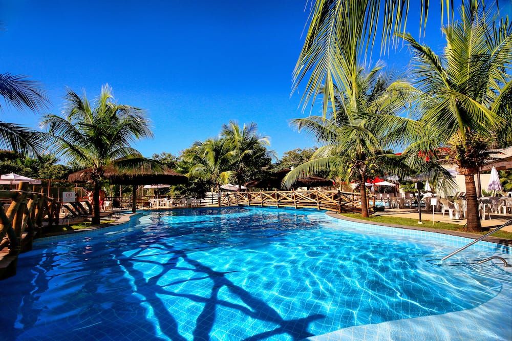 حوض السباحة