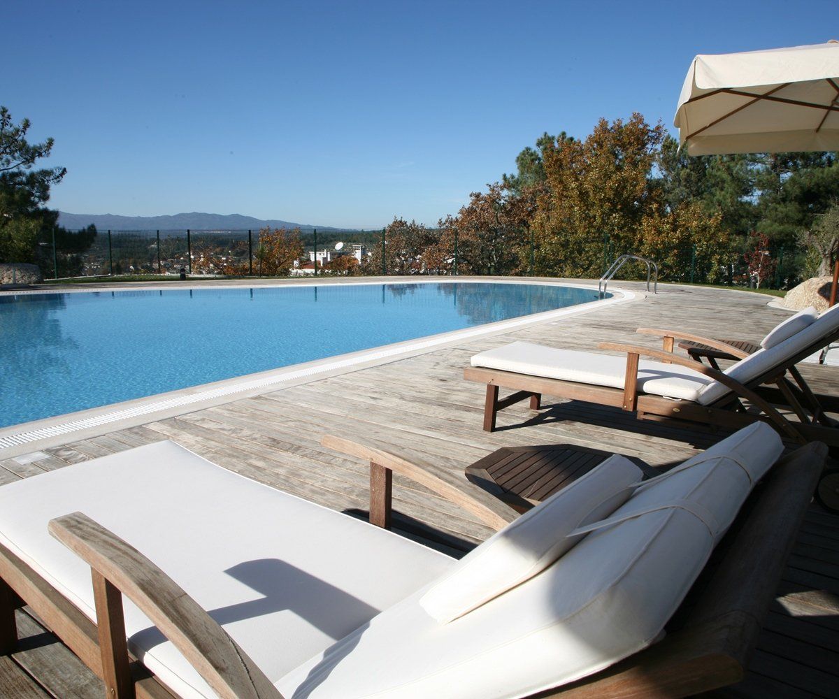 حوض السباحة