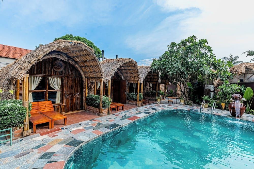 حوض السباحة