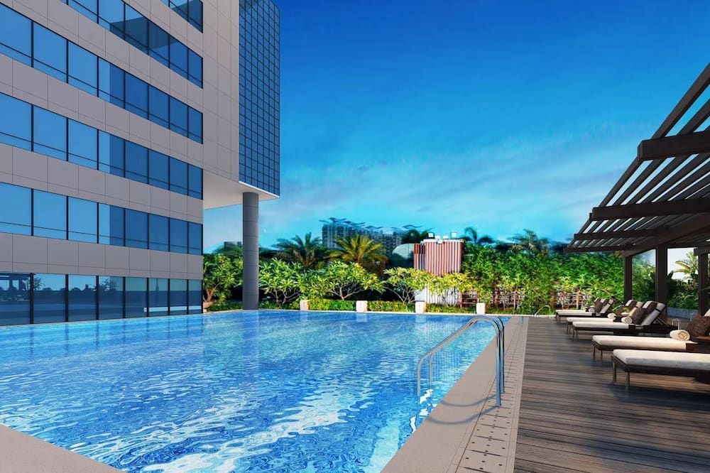 حوض السباحة